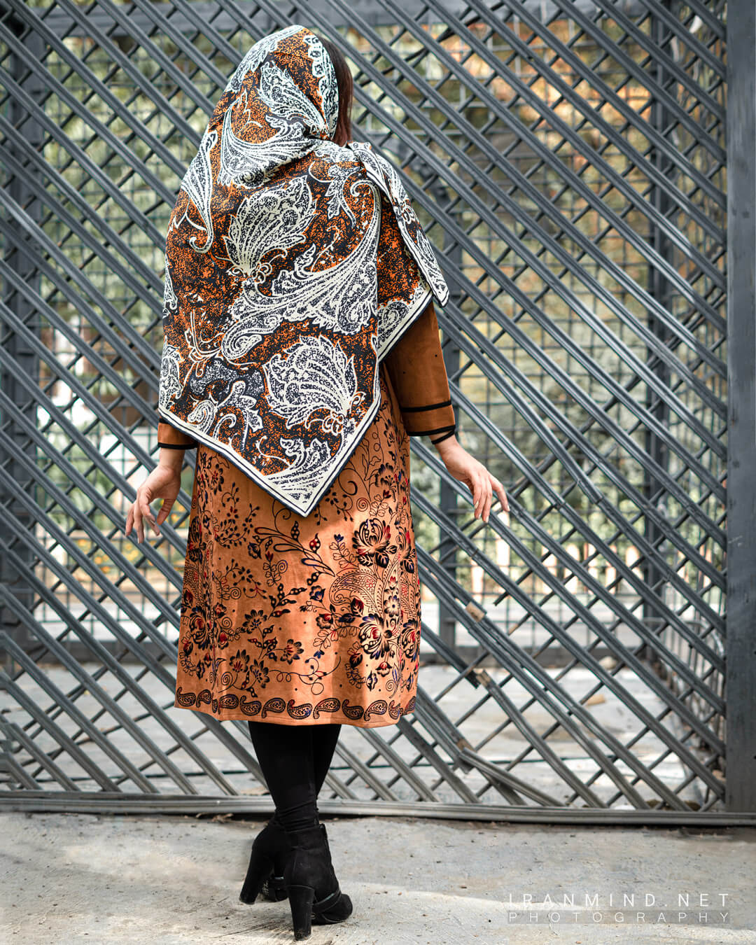 قیمت عکاسی تبلیغاتی پوشاک ، عکاسی از لباس در منزل با گوشی